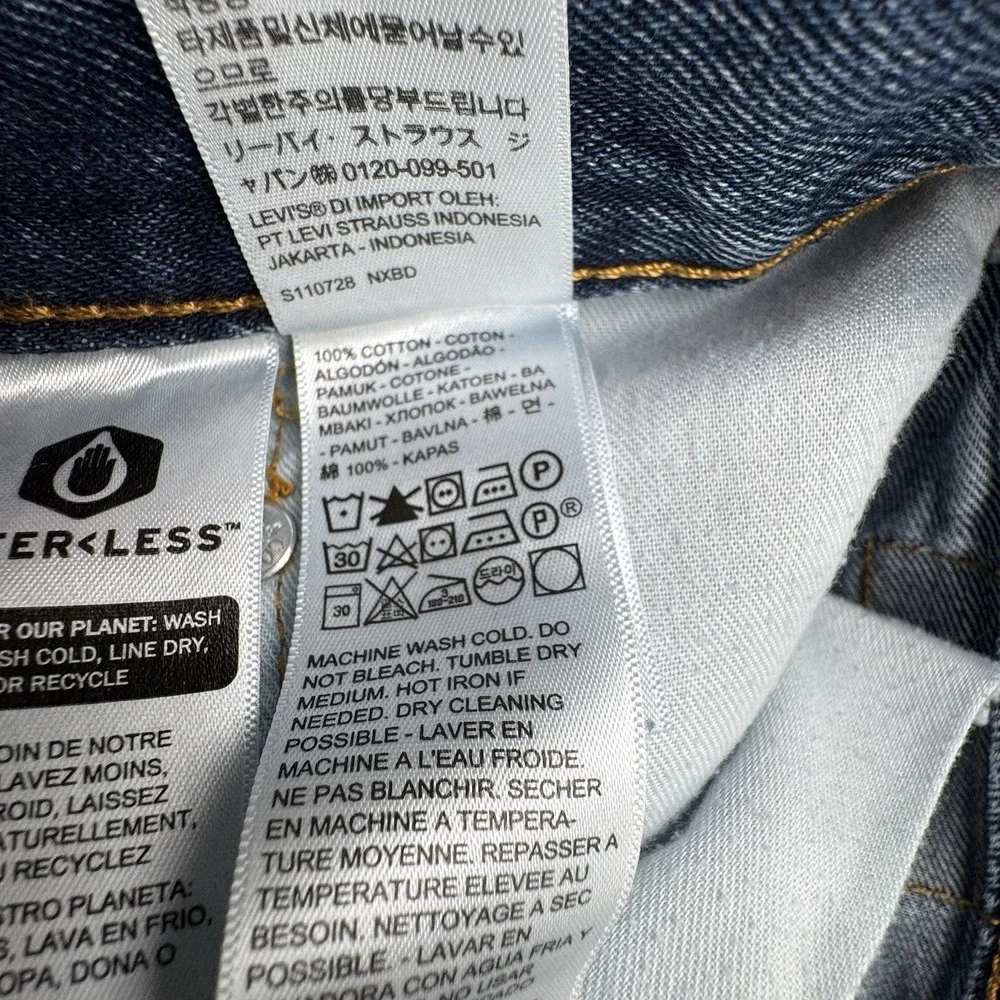 Levis 550 Relaxed Fit Mens Blue Jeans‎ Mens Size 50x32 Fits 50x31 Denim *Hole*